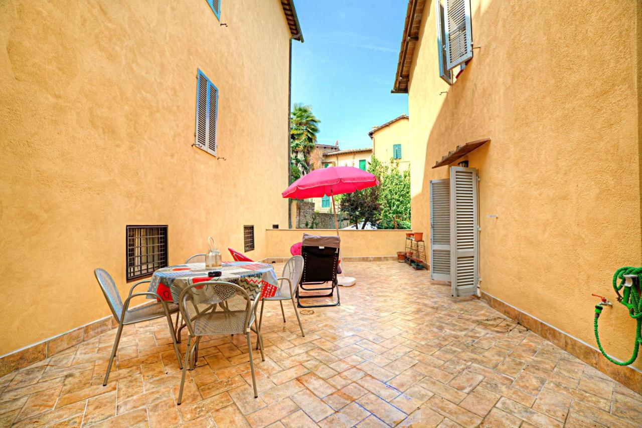 Alfio'S Apartment In Siena Bagian luar foto